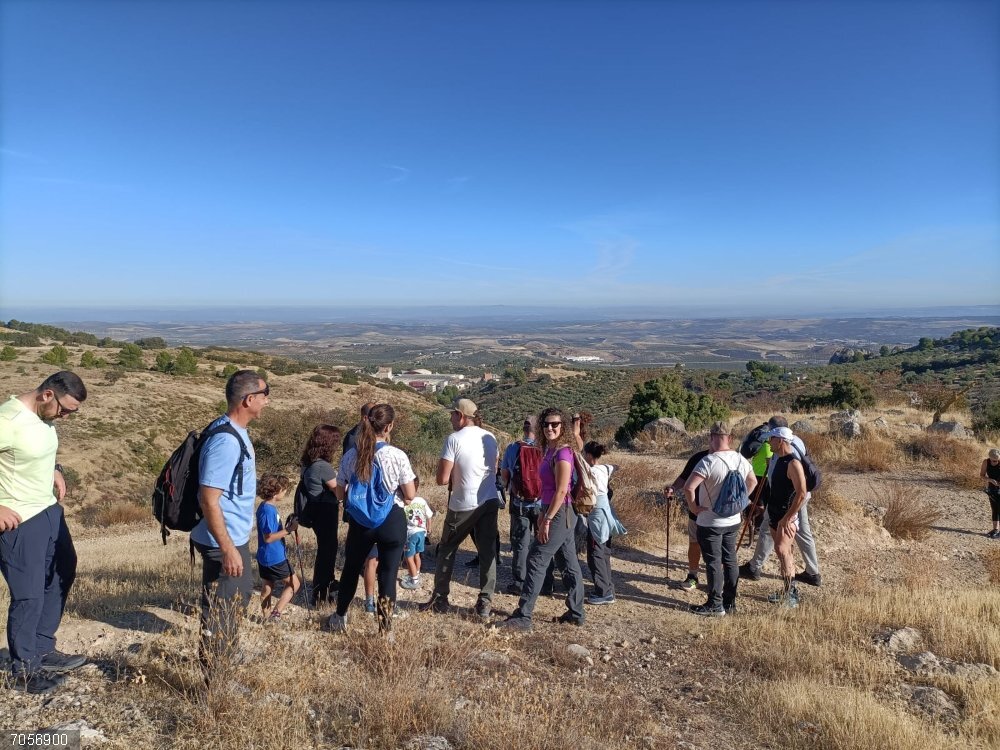 Jaén.-El PSOE promueve una jornada de senderismo para fomentar la convivencia y valorar el patrimonio natural jiennense Jornada de senderismo y convivencia organizada por el PSOE de Jaén en la Fuente de la Zarza.