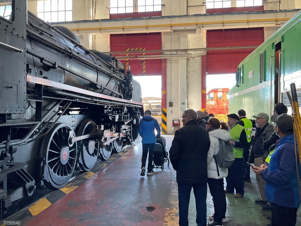 Renfe abre su taller de Motor en León a 300 visitantes en una jornada de puertas abiertas Renfe abre su taller de Motor en León a 300 visitantes en una jornada de puertas abiertas