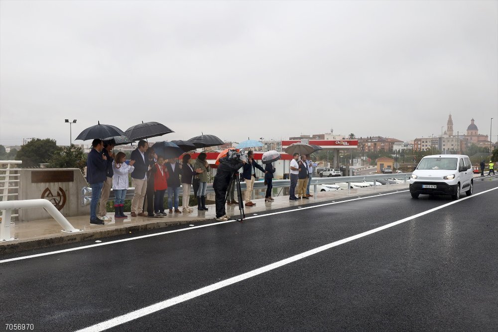 Valencia.- Cheste abre el 'Puente de la Memoria' con el que restablece la conexión directa con la A-3 Cheste abre el 'Puente de la Memoria' con el que restablece la conexión directa con la A-3