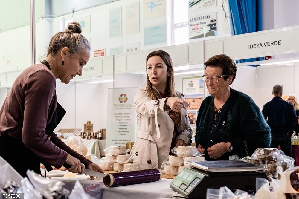 Zaragoza.-Proxeco cierra sus puertas convertida en referente del producto ecológico en Aragón La Feria Proxeco, organizada por la Comarca Campo de Belchite con la colaboración del Ayuntamiento de Lécera y el patrocinio de Colchones Aznar, ha expuesto en Lécera lo mejor de los productos y servicios vinculados al consumo ecológico y de proximidad