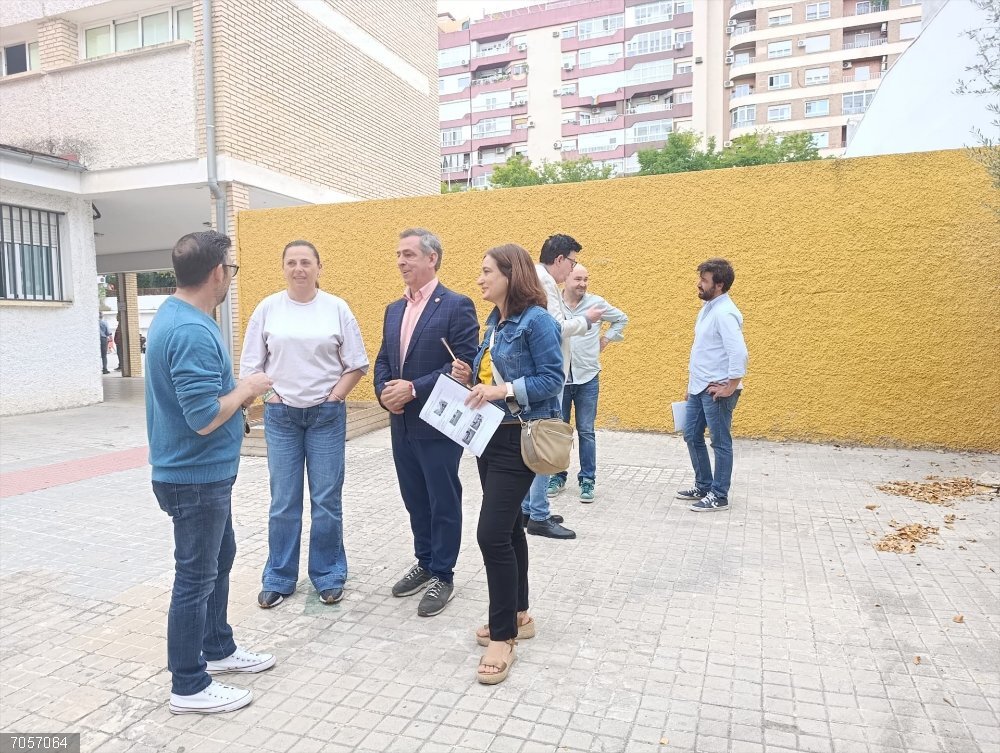 Jaén.- El Ayuntamiento ejecuta obras en el CEIP Antonio Prieto por el proyecto de mejora de los colegios públicos Imagen de la visita al CEIP Antonio Prieto de Jaén.