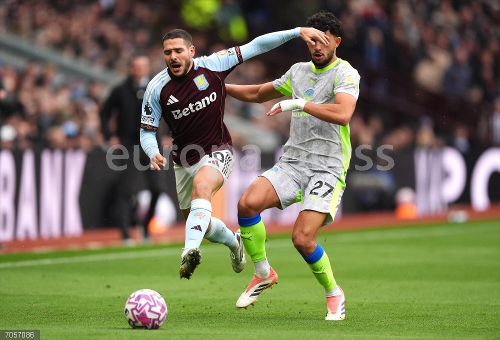 England Premier League - Aston Villa vs Manchester City 26 October 2025, United Kingdom, Birmingham: Aston Villa's Emi Buendia (L) and Manchester City's Matheus Nunes battle for the ball during the English Premier League soccer match between Aston Villa and Manchester City at Villa Park. Photo: Mike Egerton/PA Wire/dpa