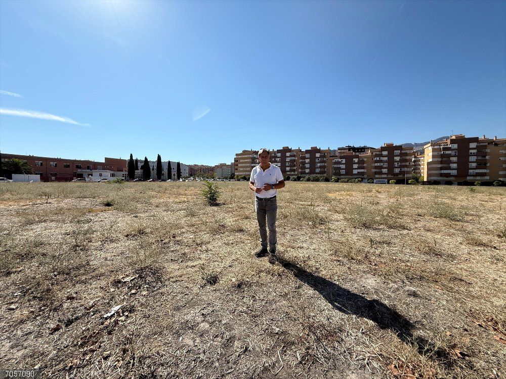 Jaén.-El PP propone al Gobierno municipal abrir un aparcamiento gratuito con 500 plazas en el barrio del Bulevar El concejal del PP Antonio Losa en el solar donde proponen abrir un aparcamiento disuasorio gratuito con 500 plazas.