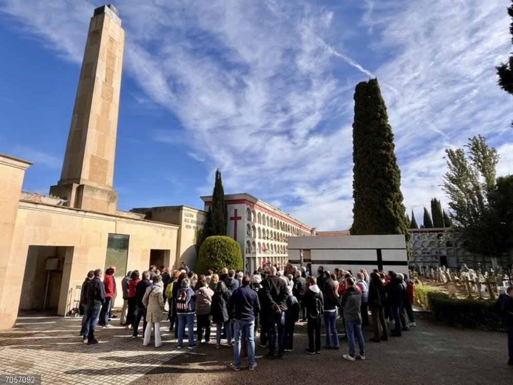 Acto de inauguración del plafón en el Cementerio de Lleida Acto de inauguración del plafón en el Cementerio de Lleida