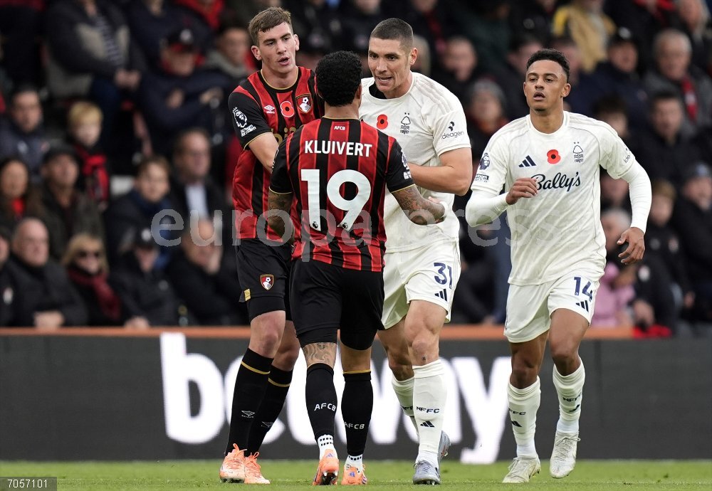 England Premier League - AFC Bournemouth vs Nottingham Forest 26 October 2025, United Kingdom, Bournemouth: Nottingham Forest's Nikola Milenkovic (C) argues with Bournemouth's Justin Kluivert during the English Premier League soccer match between AFC Bournemouth and Nottingham Forest at the Vitality Stadium. Photo: Andrew Matthews/PA Wire/dpa