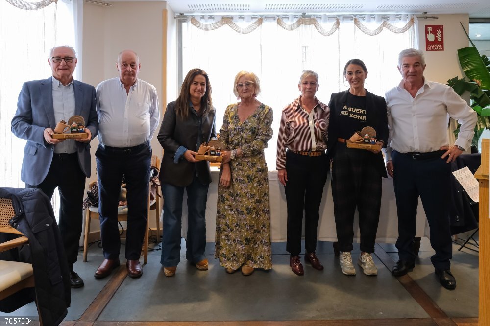 La Asociación de Mayores Eulalio Ferrer homenajea a una veintena de socios que han cumplido 80 años La Asociación de Mayores Eulalio Ferrer homenajea a una veintena de socios que han cumplido 80 años