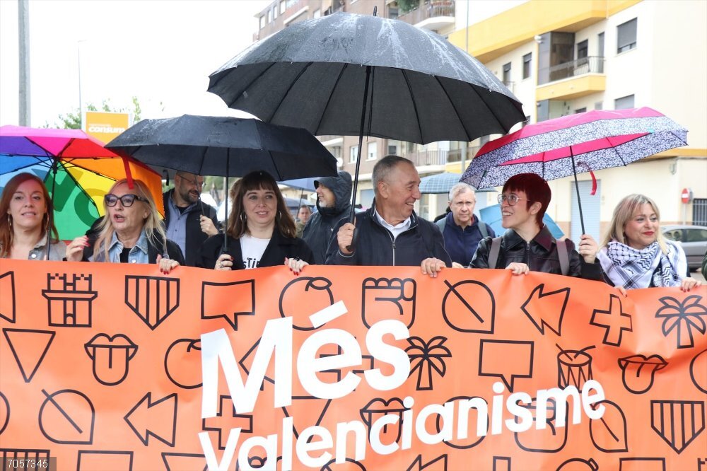 Més-Compromís apela a la "fuerza" de la militancia para devolver la "dignidad" al escenario político valenciano Més-Compromís apela a la "fuerza" de la militancia para devolver la "dignidad" al escenario político valenciano