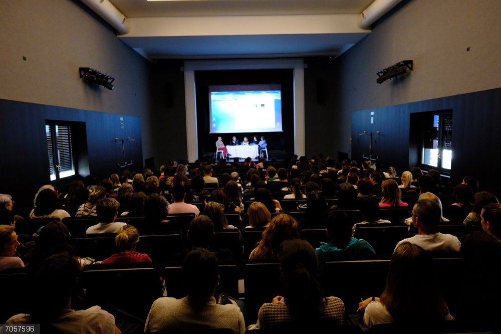Imagen de la primera sesión de la formación a profesionales de las escuelas infantiles de Pamplona. Imagen de la primera sesión de la formación a profesionales de las escuelas infantiles de Pamplona.