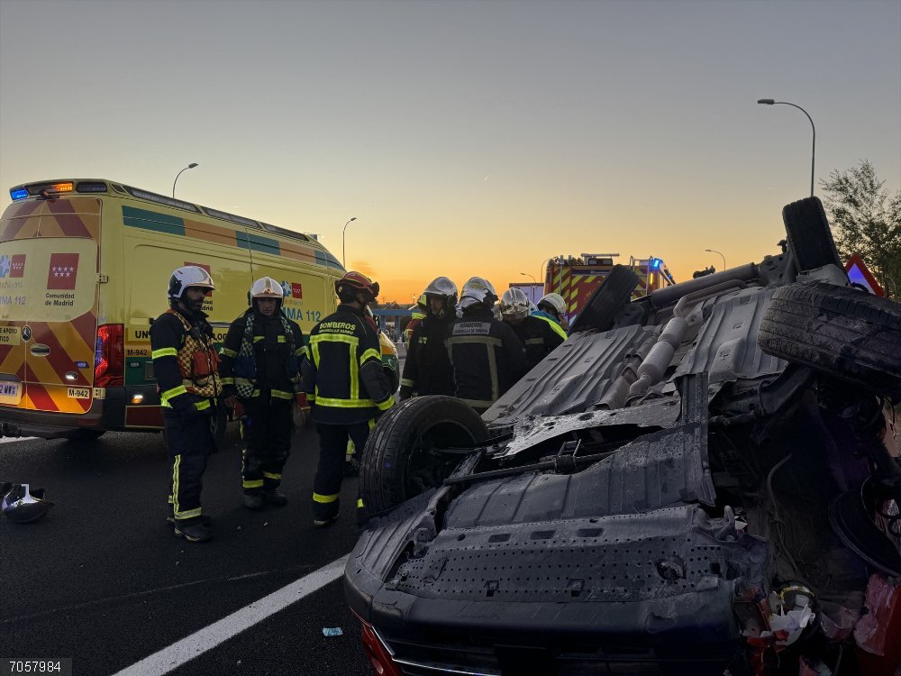 Sucesos.- Un hombre de 61 años, herido grave tras salirse de la vía y volcar su vehículo en la A-4 Un hombre de 61 años, herido grave tras salirse de la vía y volcar su vehículo en la A-4