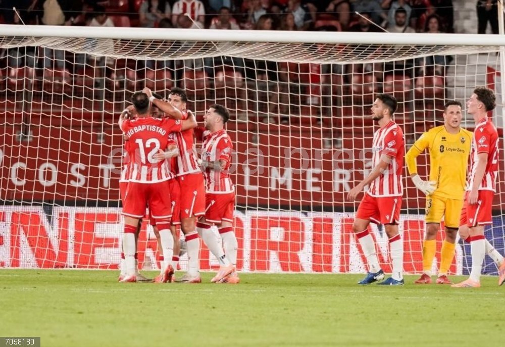 Fútbol/Segunda.- (Crónica) El Almería se pone tercero y el Deportivo suma in extremis Almería - Castellón