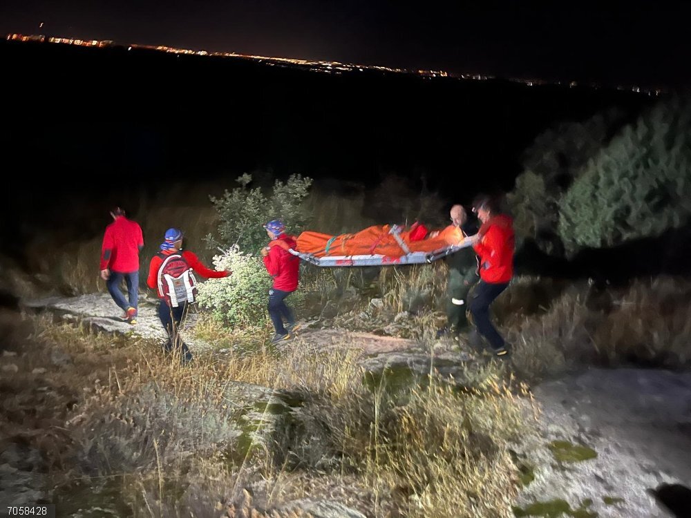 Sucesos.- Rescatado un hombre tras sufrir una caída en la zona de los bloques de Zarzalejo Rescatado un hombre tras sufrir una caída en la zona de los bloques de Zarzalejo