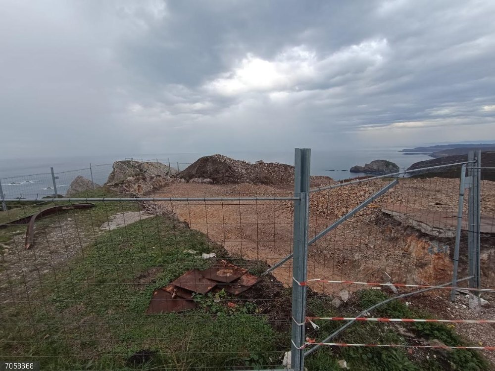 Ecologistas piden la paralización de las obras del bar de Cabo Peñas Obras en una parcela del Cabo Peñas