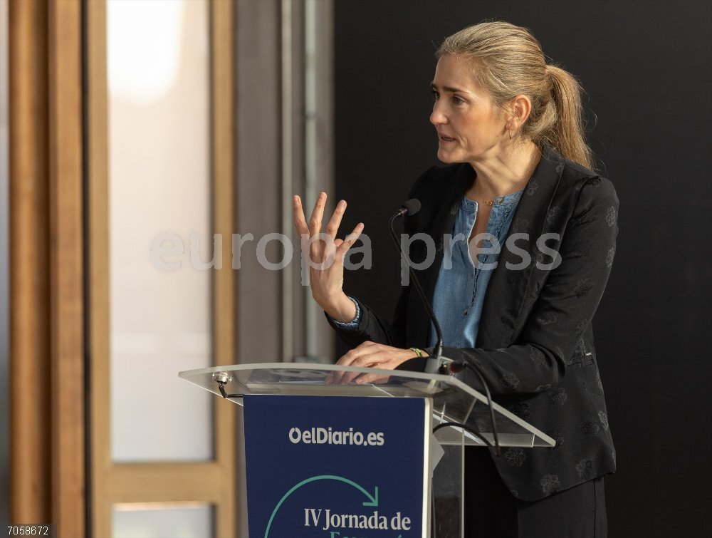 Aagesen inaugura en la  'IV Jornada de economía circular y energías renovables' La vicepresidenta tercera y ministra para la Transición Ecológica y el Reto Demográfico, Sara Aagesen, interviene durante la 'IV Jornada de economía circular y energías renovables', en la  sede del Colegio Oficial de Arquitectos de Madrid, a 27 de octubre de 2025, en Madrid (España). La jornada, organizada por elDiario.es, es un foro de debate ya consolidado para analizar los retos y oportunidades de la transición ecológica en España.