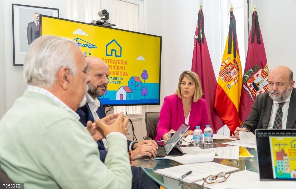 El Ayuntamiento de Cartagena supera los 1,2 millones en ayudas para la rehabilitación de 88 viviendas Imagen de archivo Reunión Estrategia Municipal de Vivenda