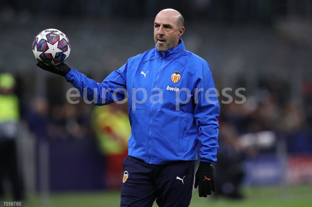 Fútbol.- Muere José Manuel Ochotorena, entrenador de porteros del Valencia y campeón de Europa y del mundo con España February 19, 2020, Milan, United Kingdom: Valencia CF goalkeeping coach Jose Manuel Ochotorena during the UEFA Champions League match at Giuseppe Meazza, Milan. Picture date: 19th February 2020. Picture credit should read: Jonathan Moscrop/Sportimage