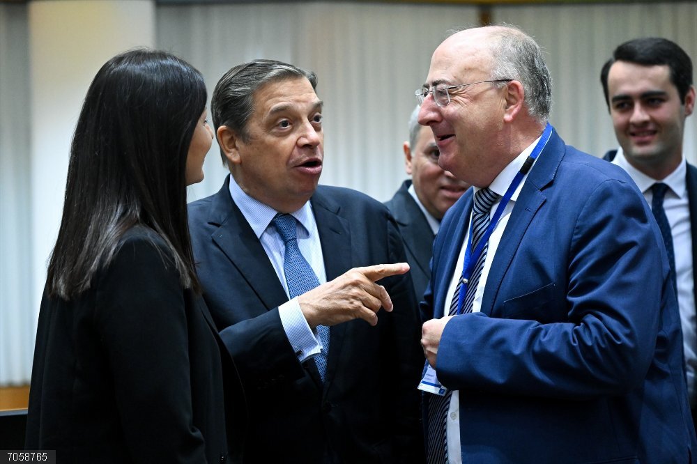 Bruselas.- Planas espera que Bruselas aumente la pesca en el Mediterráneo tras los "esfuerzos desmesurados" de la flota El ministro de Agricultura y Pesca, Luis Planas, junto a sus homólogos europeos en una reunión en Bruselas.