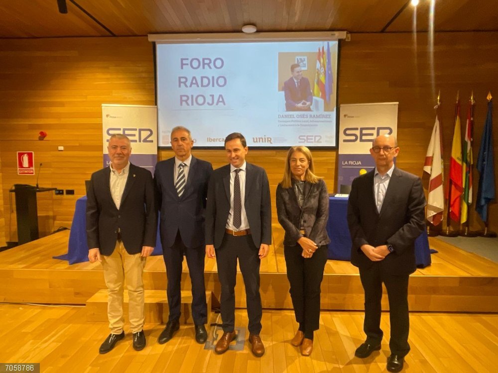 Osés: "Las infraestructuras son vitales para el desarrollo de la región, pero La Rioja no avanza al ritmo que necesita" El Foro Radio Rioja, patrocinado por el Ayuntamiento de Logroño, Ibercaja y la Universidad Internacional de La Rioja (UNIR), con el consejero Política Local, Infraestructuras y Lucha contra la Despoblación, Daniel Osés