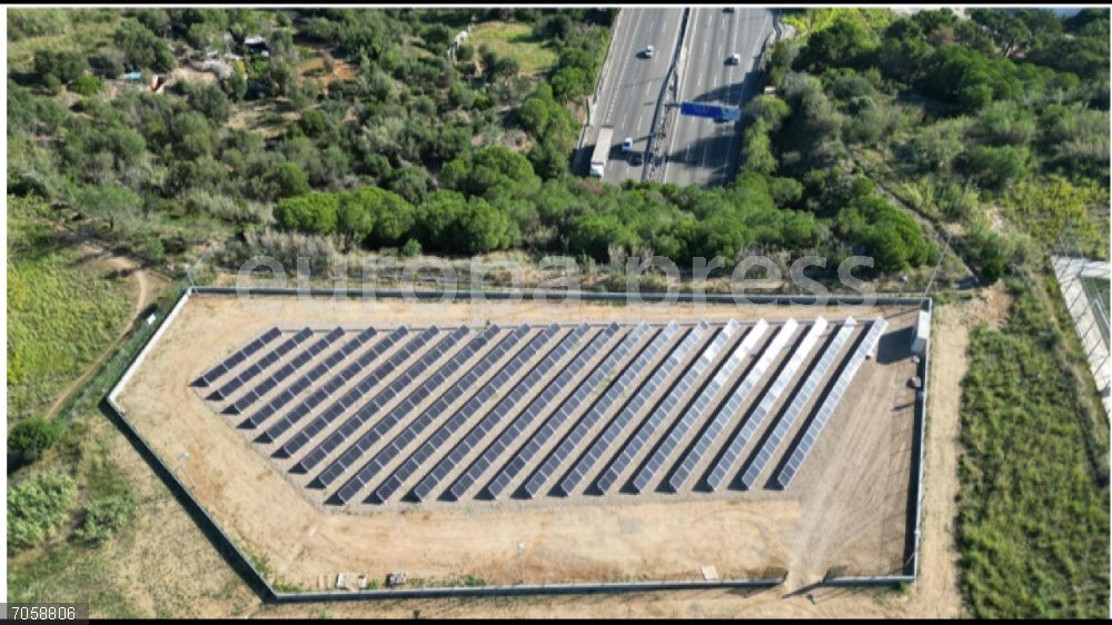 El Govern invierte 4,4 millones en descarbonizar carreteras y autogenerar energía renovable El Govern invierte 4,4 millones en descarbonizar carreteras y autogenerar energía renovable