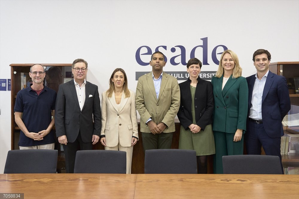 Esade crea la Chair in Social Impact para impulsar la investigación del Impacto Social (i-d) Pau Vidal Sas (Jesuïtes y Esade), Wilfried Uhr (Bertelsmann Stiftung), Nora Sarasola (Fundación Bancaria BBK), Daniel Traça (Esade), Gesa Bent (Bosch Stiftung), Lisa Hehenberger (Esade Center for Social Impact), Arturo Benito (Impact Bridge).