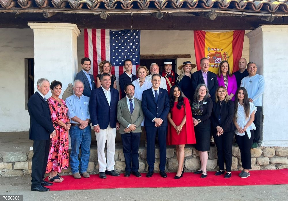 Santa Bárbara recibe al alcalde de Alfoz de Lloredo, donde nació el fundador de la ciudad de California Santa Bárbara recibe al alcalde de Alfoz de Lloredo, donde nació el fundador de la ciudad de California