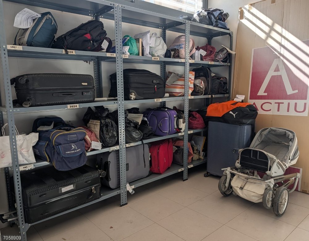 Almería.-La Policía Local ayuda a recuperar casi 870 objetos perdidos este año Objetos almacenados en la Oficina de Objetos Perdidos de la Jefatura de Policía Local de Almería.