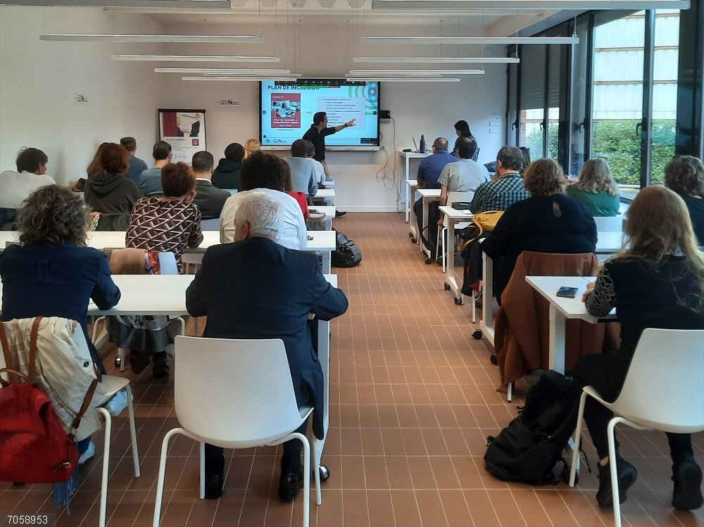 Navarra lanza la primera prueba oficial para certificar las competencias digitales el 22 de noviembre Un momento de la sesión informativa