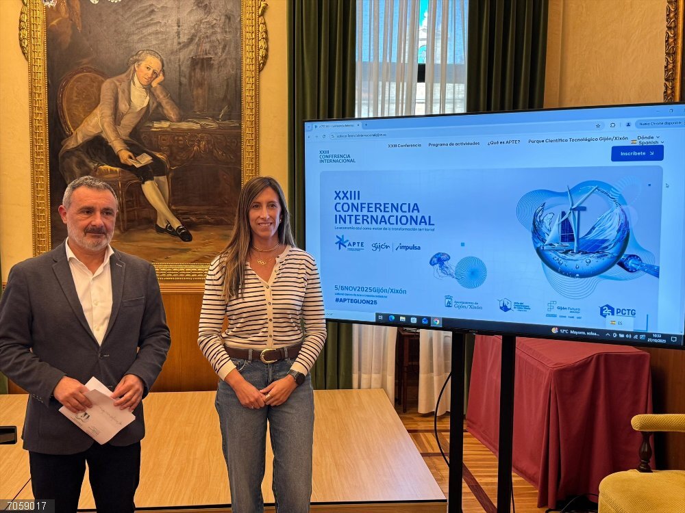 Gijón.- Pumariega ve en la Conferencia Internacional de APTE una oportunidad para relanzar la Economía Azul en la ciudad La vicealcaldesa gijonesa y edil de Economía, Empleo, Turismo e Innovación, Ángela Pumariega, presenta la XXIII Conferencia Internacional de la Asociación de Parques Científicos y Tecnológicos de España (APTE), junto a Luis Díaz (Gijón Impulsa).