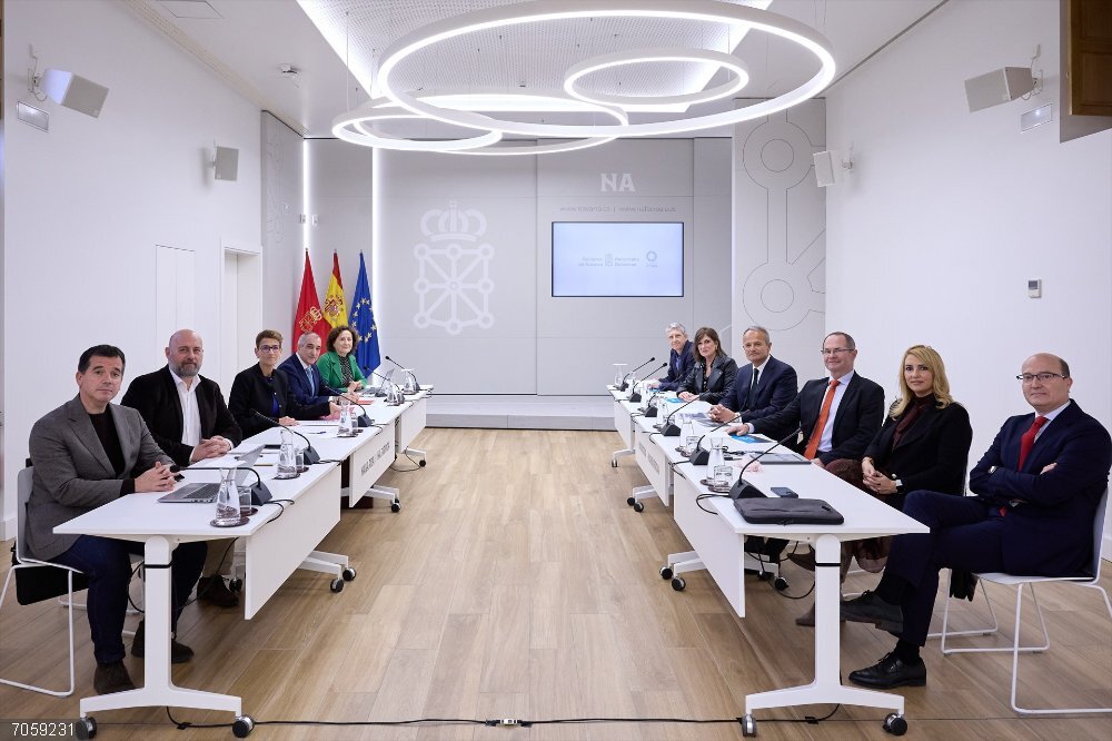 Gobierno de Navarra y CEN abordan en un encuentro cuestiones como energía, movilidad, talento, empleo y fiscalidad Reunión entre el Gobierno de Navarra y la CEN