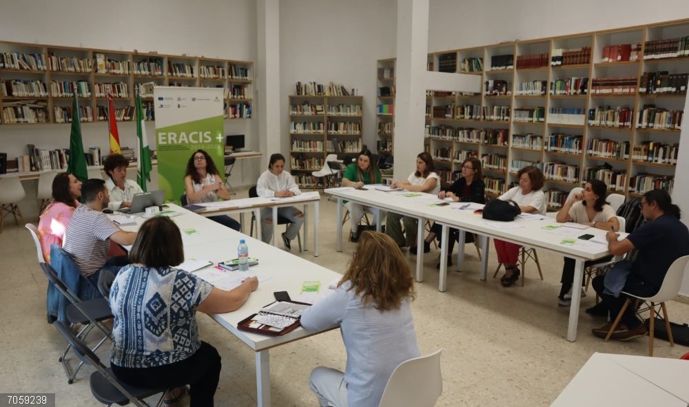 CádizAlDía.- Diputación coordina acciones del proyecto Eracis+ en Puerto Serrano mediante tres mesas sectoriales Una de las mesas sectoriales del proyecto Eracis+ celebradas en Puerto Serrano.