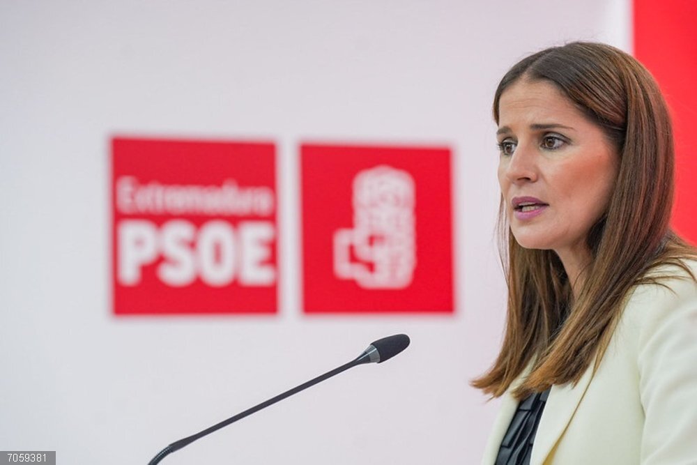 El PSOE ve una "frivolidad" que el SES no exponga que el cribado de cáncer de mama funciona bien por dañar al Gobierno La portavoz del PSOE de Extremadura, Isabel Gil Rosiña, en una rueda de prensa.