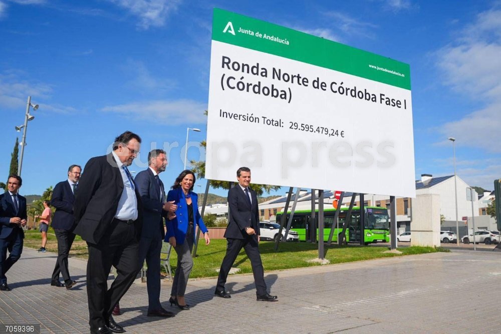 Córdoba.- La Junta inicia las obras de la Ronda Norte de Córdoba con una inversión de 30 millones de euros Rocío Díaz, junto a José María Bellido (dcha.) y el resto de autoridades en la visita la inicio e las obras de Ronda Norte de Córdoba.