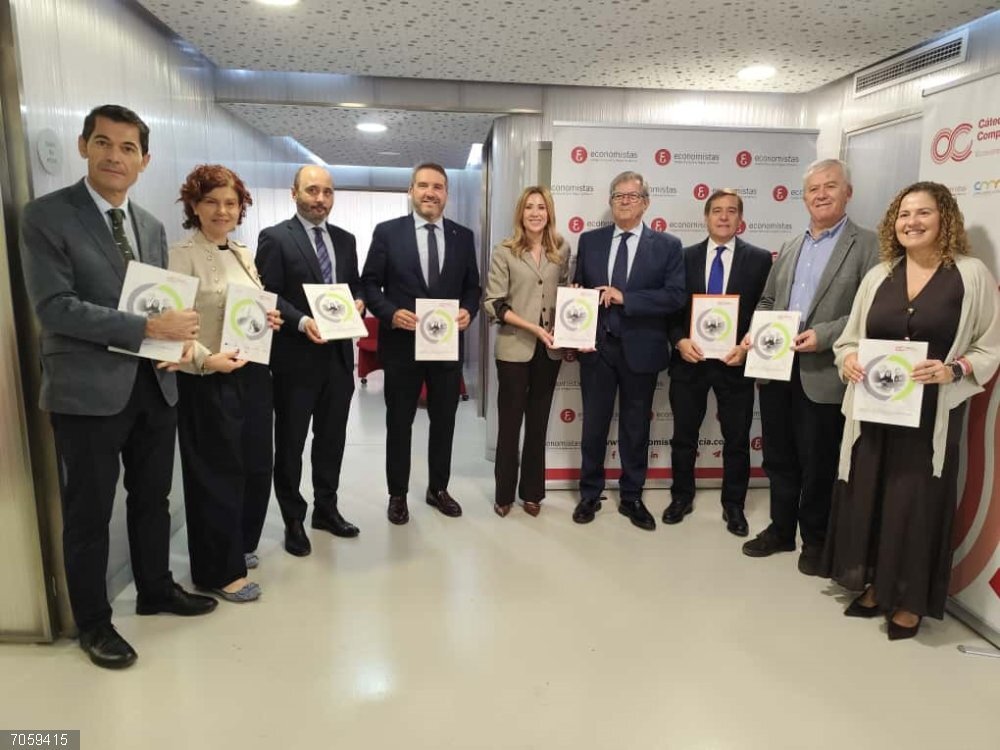 Ocho de cada diez empresas murcianas consideran vital aumentar su tamaño para competir en los mercados, según estudio Presentación del 'Informe Pyme 2025' por el Colegio de Economistas