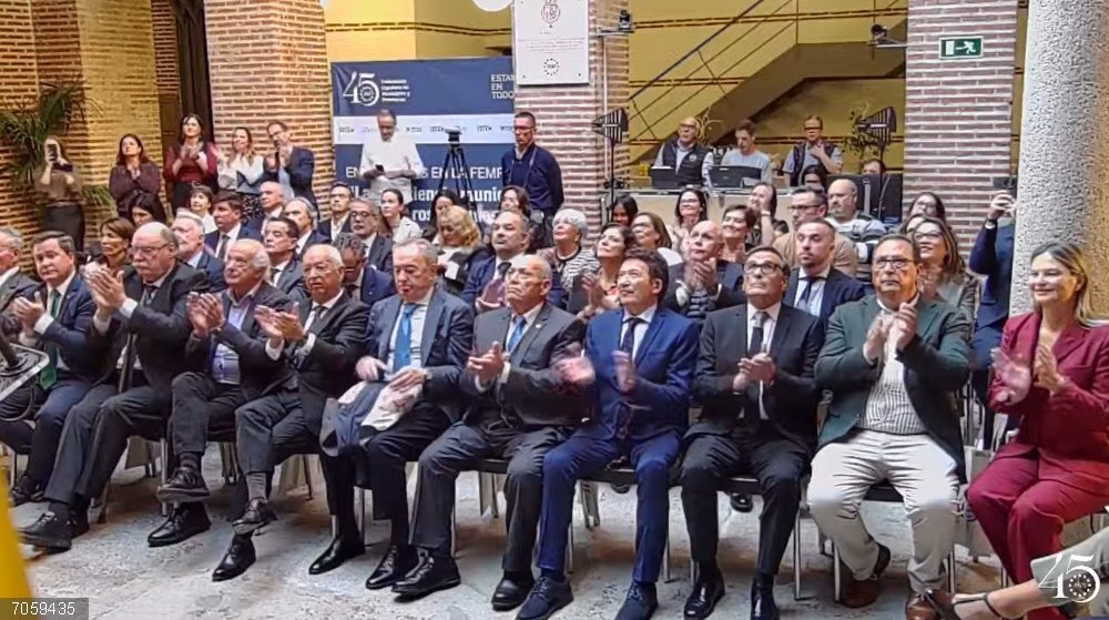 El Gobierno y la FEMP galardonan a los alcaldes que mantienen su cargo desde el inicio de la democracia Alcaldes españoles durante la entrega  de premios de las jornadas 'La experiencia municipal: los primeros alcaldes y alcaldesas' en la sede de la FEMP en Madrid.