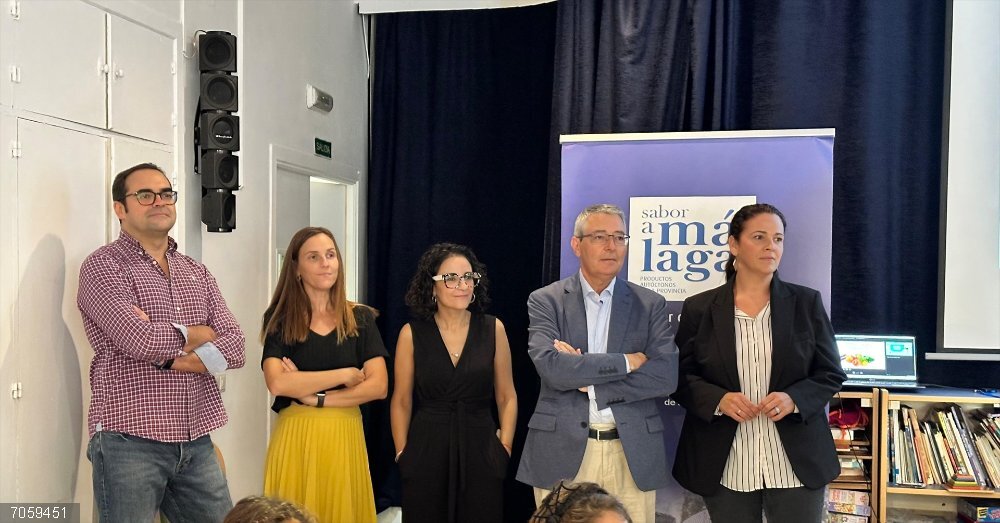 Málaga.- Escolares de Rincón de la Victoria participan en una jornada de Sabor a Málaga contra la obesidad infantil "Hay un dato que nos preocupa, y es que más del 35% de los niños de Málaga están en una situación de sobrepeso y obesidad, lo que afecta a su salud tanto en el presente como en el futuro", ha señalado el presidente de la Diputación de Málaga.