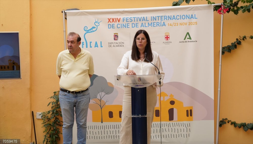Almería.-Diputación.-Fical selecciona las 12 películas y las 26 series que acudirán a sus secciones competitivas El director de Fical, Enrique Iznaola, y la diputada provincial de Cultura, Cine e Identidad Almeriense, Almudena Morales.