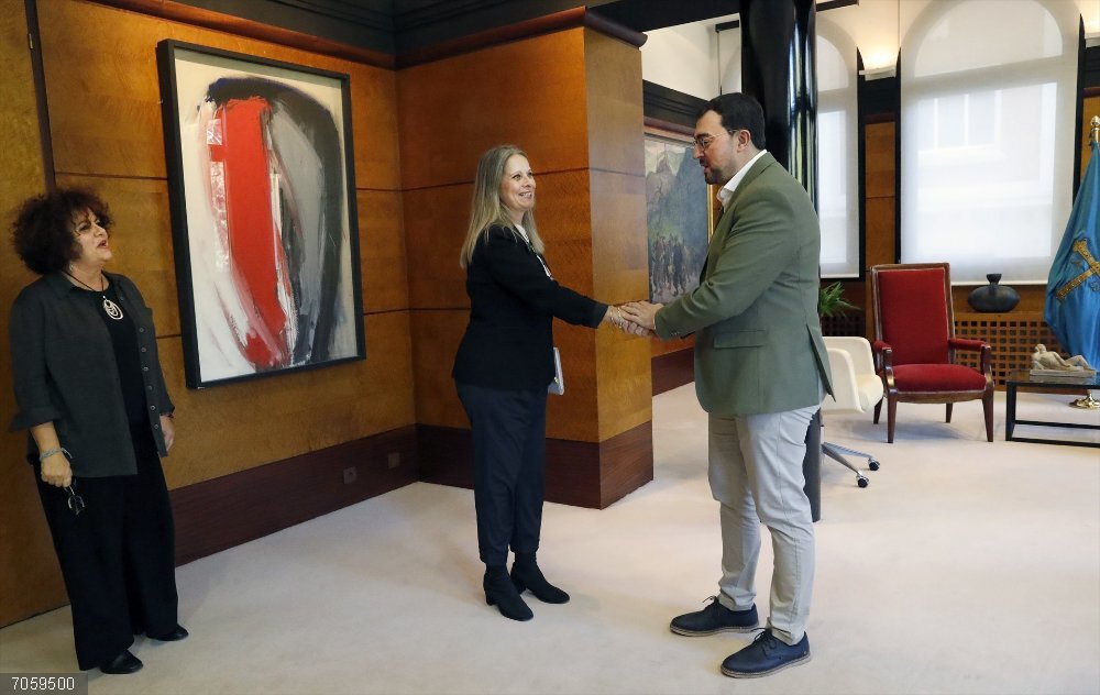 Asturias destina 200.000 euros a una nueva ayuda de emergencia para la población palestina en la Franja de Gaza Adrián Barbón saluda a raquel Martí