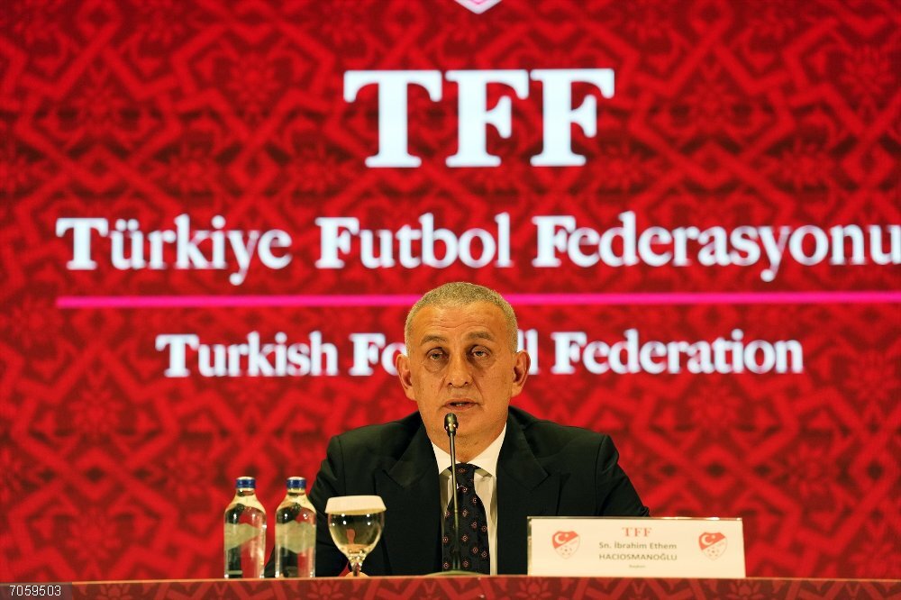 Fútbol.- La Federación Turca de Fútbol investiga a 152 árbitros por apostar en miles de partidos El presidente de la TFF, Ibrahim Ethem Haciosmanoglu, en rueda de prensa.
