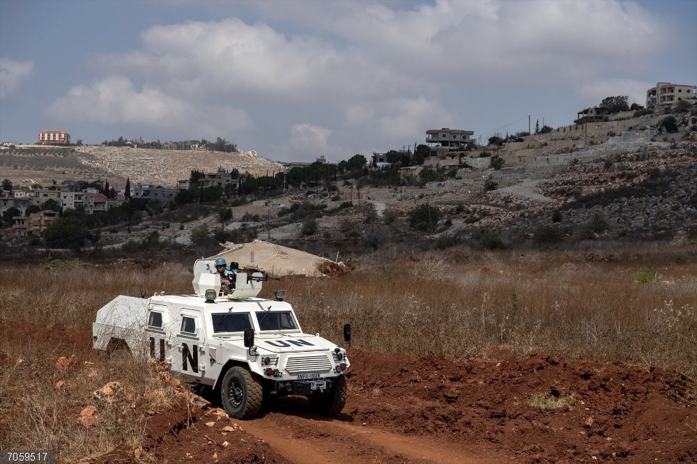 Líbano.- Francia condena los disparos israelíes sobre la misión de la ONU en Líbano Un vehículo de la FINUL realiza labores de patrulla en el sur de Líbano