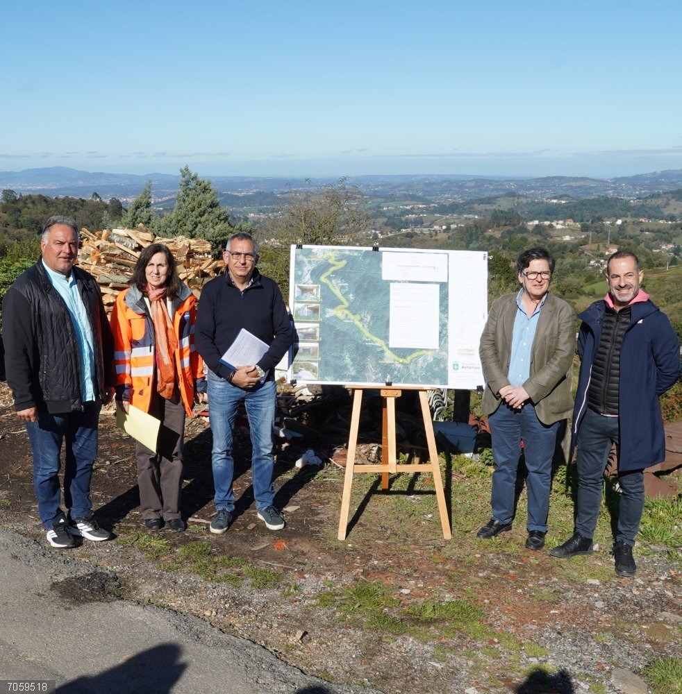 El Principado invierte 933.000 euros en la renovación de la carretera SI-13, entre Candín y La Camperona, en Siero Visita a las obras de la SI-13, en Siero