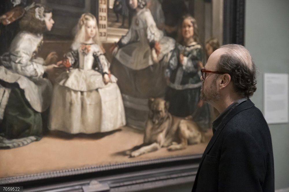 El neurocientífico Alva Noë, primer participante de 'Residencia Internacional de Neurociencia y Arte' del Prado El neurocientífico Alva Noë observa el cuadro 'Las Meninas', de Velázquez, en el Museo del Prado.