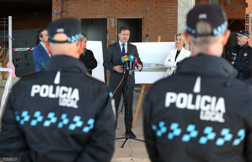 Las obras del futuro cuartel de la Policía Local de Toledo comenzarán en el primer cuatrimestre del 2026 El alcalde de Toledo, Carlos Velázquez, y la vicealcaldesa, Inés Cañizares,presentan el proyecto del futuro cuartel de la Policía Local en la calle Dinamarca.