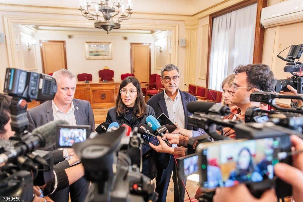 Parlon explica en Amposta (Tarragona) el plan del Govern para reducir el riesgo de inundaciones La consellera de Interior y Seguridad Pública, Núria Parlon, en una atención a medios en el Ayuntamiento de Amposta.