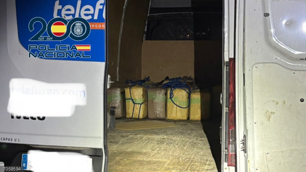 Cádiz.-Sucesos.- Intervienen 640 kilogramos de hachís en una furgoneta en San Fernando y detienen a su conductor Furgoneta cargada con 16 fardos de hachís en San Fernando (Cádiz)