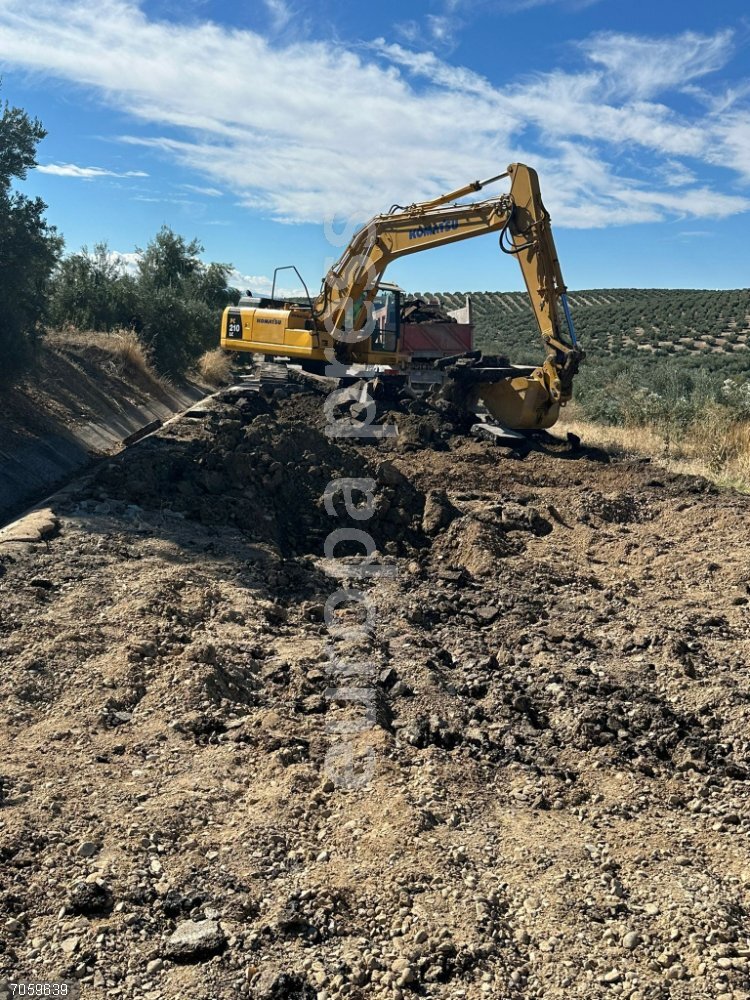 Obras en la A-6104, en Baeza (Jaén) Obras en la A-6104, en Baeza (Jaén)