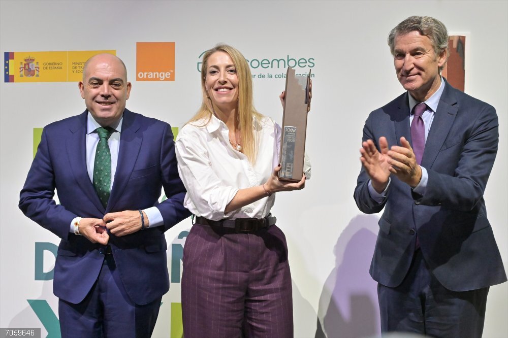 Guardiola recibe un premio por el programa de estímulo a los autónomos y critica el "derecho a la pereza" Guardiola recibe un premio por el programa de estímulo a los autónomos