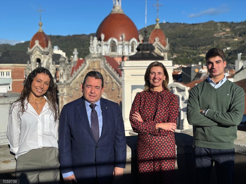 La Fundación Caja Rural de Asturias premia la excelencia académica con 300.000 euros en 207 Becas para estudiantes Claudia Martínez, Fernando Martínez, Eva Pando, Fernando Espadas