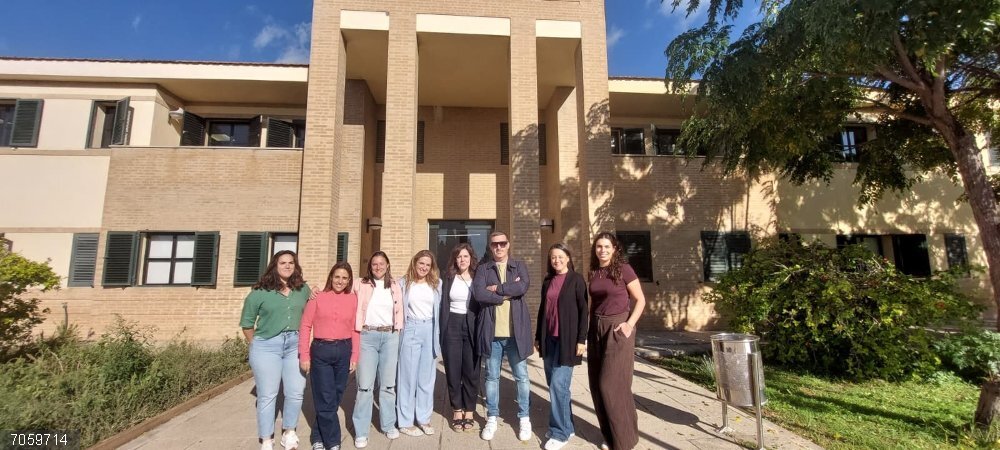 La consellera de Familias, Bienestar Social y Atención a la Dependencia, Sandra Fernández, se reúne con el nuevo equipo directivo del centro Es Pinaret. La consellera de Familias, Bienestar Social y Atención a la Dependencia, Sandra Fernández, se reúne con el nuevo equipo directivo del centro Es Pinaret.