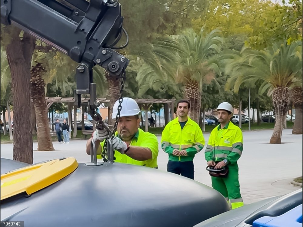 Torrejón.- El Ayuntamiento recuerda las multas de 90 euros para quienes dejen la basura fuera de los contenedores El Ayuntamiento recuerda las multas de 90 euros para quienes dejen la basura fuera de los contenedores