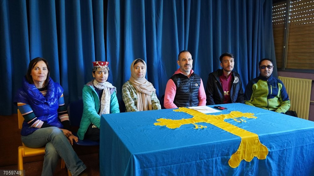 El alcalde de Siero, Ángel García, presenta un proyecto de intercambio cultural en colaboración con la Fundación Sarabastall de jóvenes de Pakistán. El alcalde de Siero, Ángel García, presenta un proyecto de intercambio cultural en colaboración con la Fundación Sarabastall de jóvenes de Pakistán.