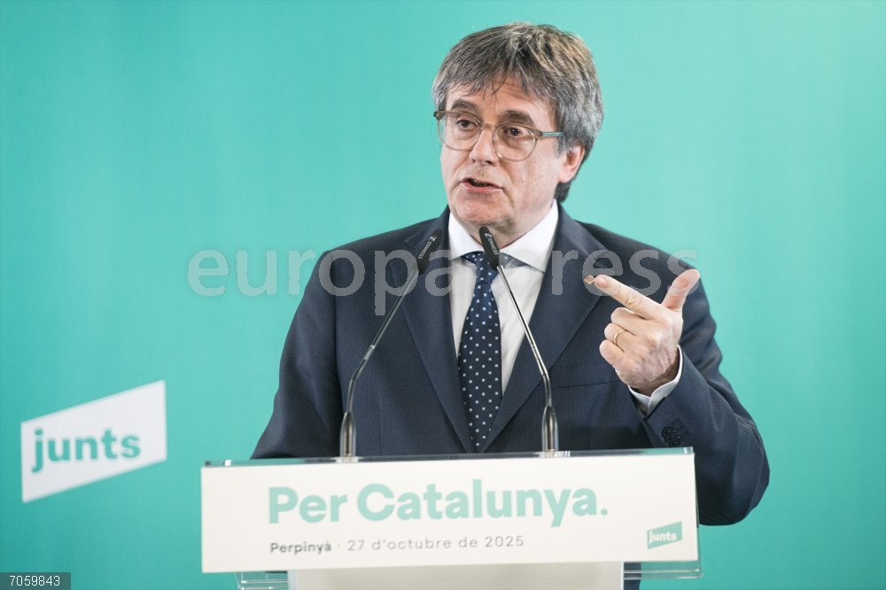 La ejecutiva de Junts acuerda por unanimidad romper con el PSOE El presidente de Junts, Carles Puigdemont, durante una rueda de prensa, en el espacio Les 5 Éléments, a 27 de octubre de 2025, en Perpignan (Francia). La ejecutiva de Junts, con Puigdemont al frente, ha acordado por unanimidad romper con el PSOE. La decisión deberá ser ratificada por la militancia en consulta interna este miércoles y jueves. Antes, la formación celebrará este martes un Consell Nacional en Barcelona para abordar la decisión acordada.